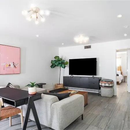 Chic Clarksville 2Br Condo Near Downtown Austin
